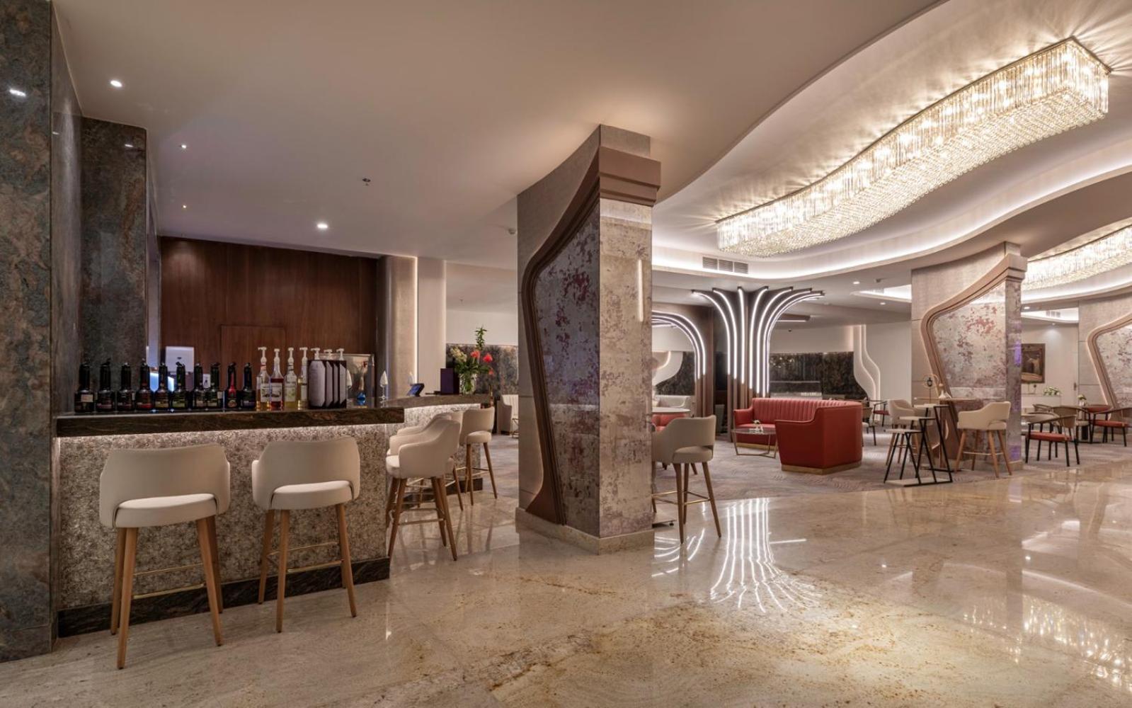 Mirage Hotel & Conference Center Alexandria Exterior foto The lobby bar