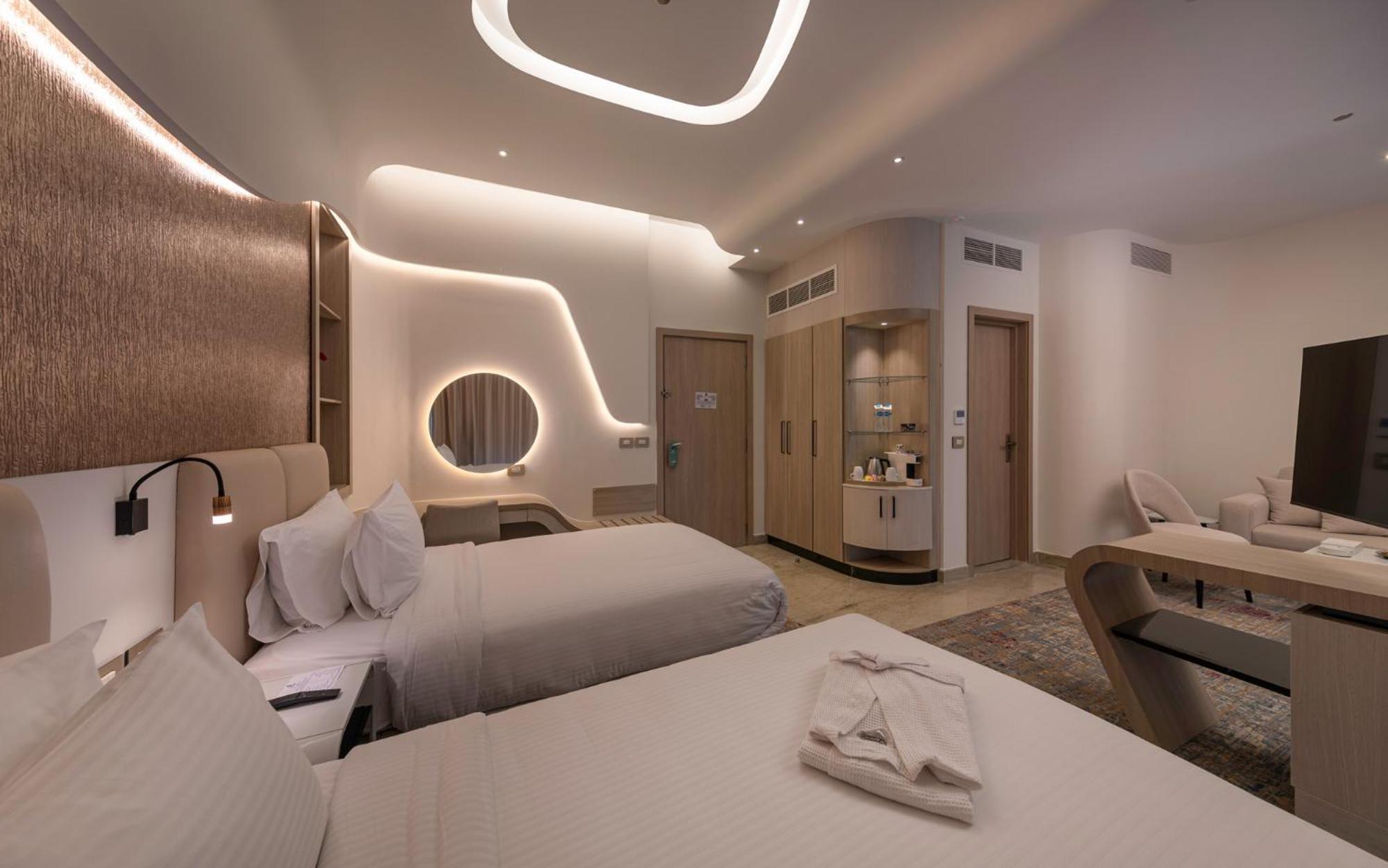 Mirage Hotel & Conference Center Alexandria Exterior foto A room at the hotel